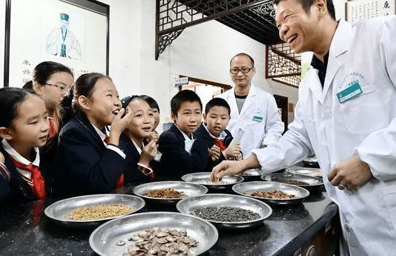 医学英语翻译教材_高教出版社医学教材_医学英语教材