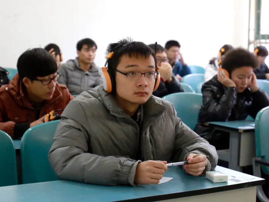 学生努力学习到很晚的英语_马承易进英语小升初英语学生光盘_英语学生