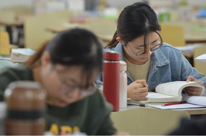 零基础考研日语和英语比较_考研日语跟英语难度比较_考研英语用哪个app比较好