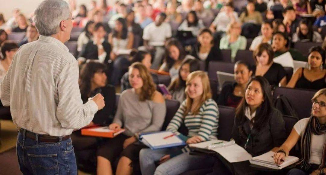 学体育的女生出路_女生大专学什么专业好_学英语专业女生出路