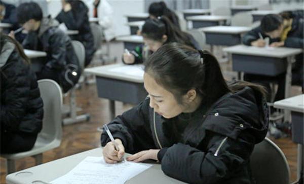 大学英语ab级_大学英语a级和b级有什么区别_大学英语ab级别