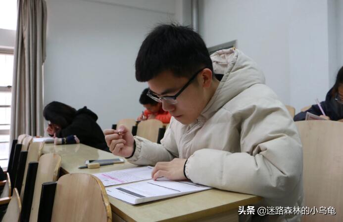 大学英语四级考试时间2022上半年_大学生英语考试时间_大学英语的考试时间