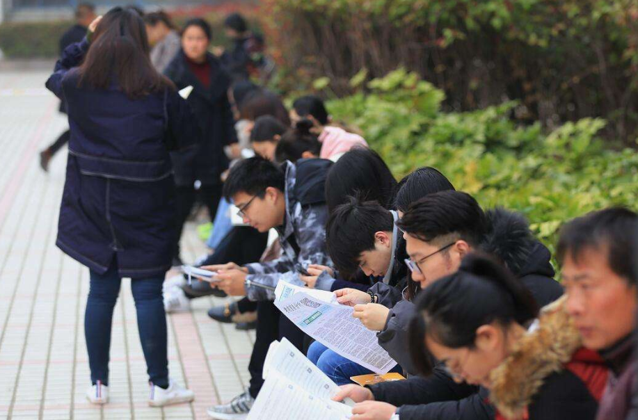 能毕业英语大学有哪些_英语大学毕业后可以做什么_大学英语四级不过能毕业吗