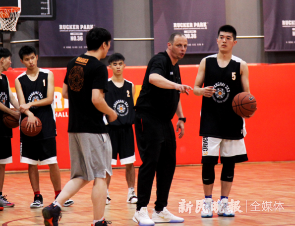 上海篮球教学_外教教篮球_上海看篮球外教一对一