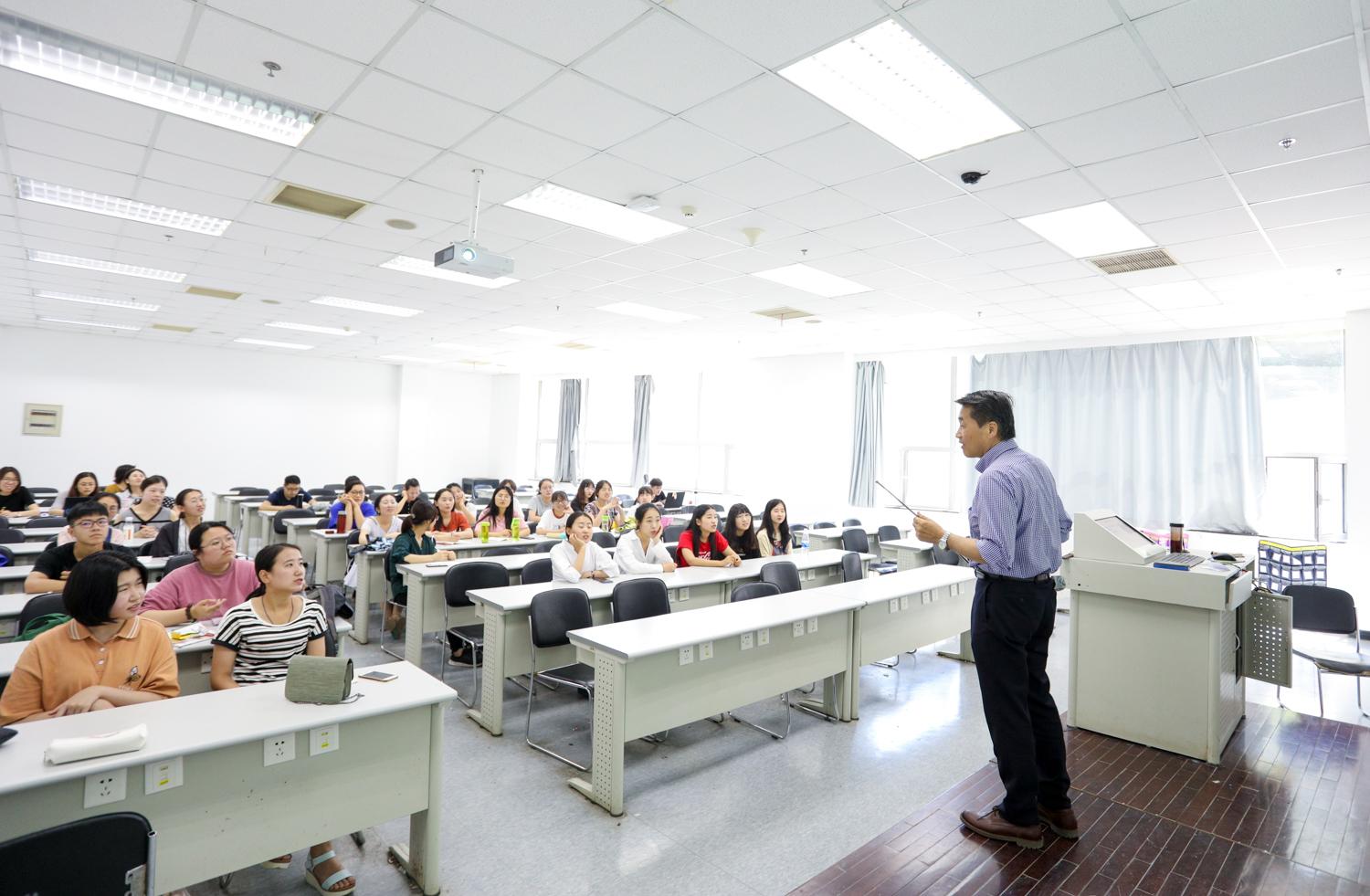 日语学一对一外教多少钱_日语外教老师一节课多少钱_日语外教钱学森视频