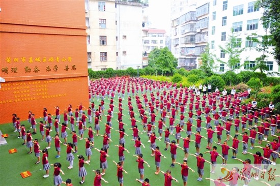 莆田小学生外教一对一_莆田市外国语学校多大_莆田市外国语学校校园欺凌事件