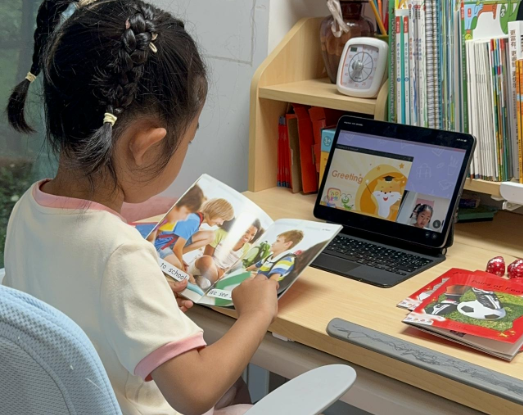 找个外教一对一有用吗_Hellokid幼儿英语课程体验_幼儿英语启蒙外教直播课程对比