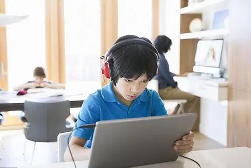 小朋友线上英语好吗？孩子要到哪里学英语_Hellokid少儿英语