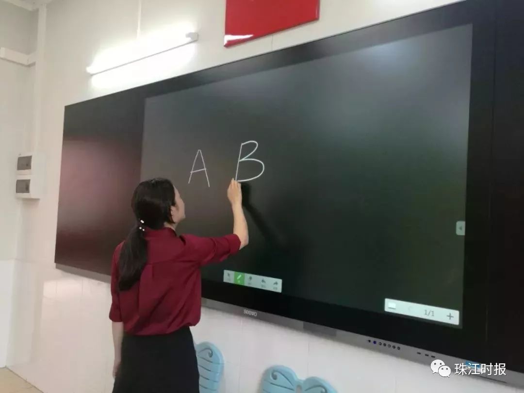 佛山科技学院附属实验学校_佛山外教一对一培训机构有哪些_智能机器人教学体验