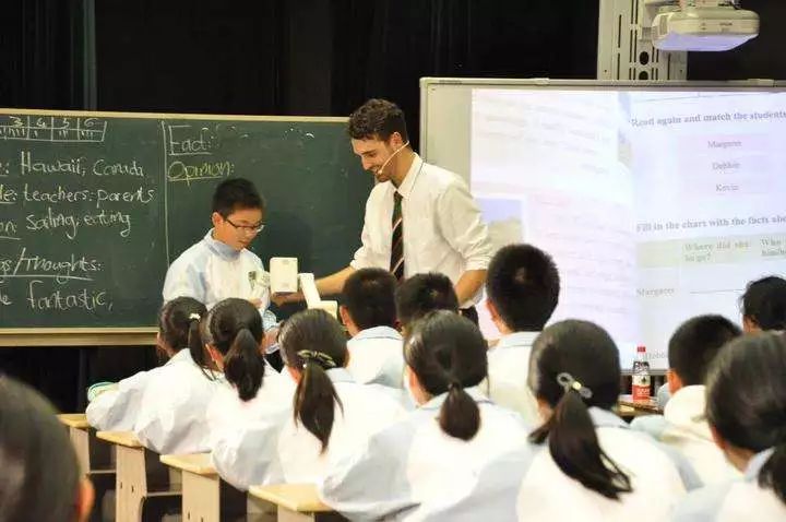 外教待遇上涨家长不满_深圳公立学校外教年薪58.8万_深圳一对一外教收费标准