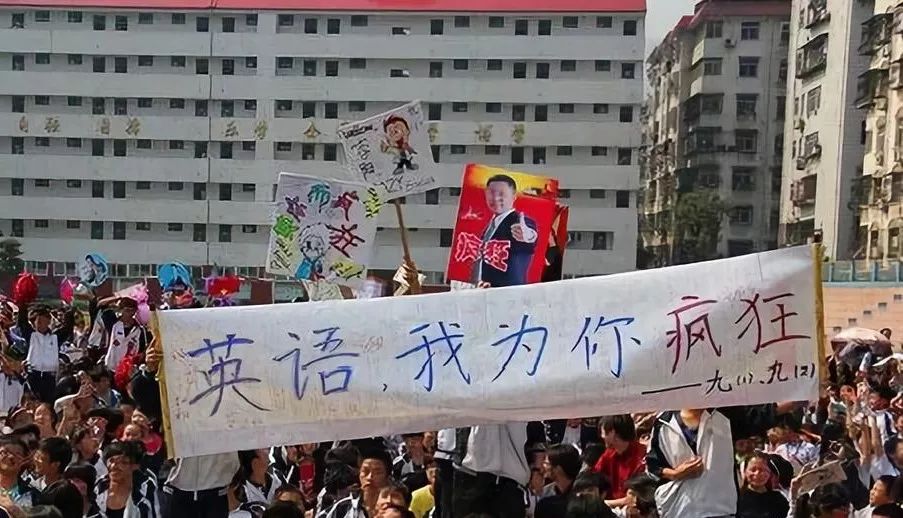 外教待遇上涨家长不满_深圳公立学校外教年薪58.8万_深圳一对一外教收费标准