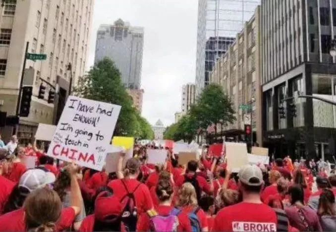 深圳公立学校外教年薪58.8万_深圳一对一外教收费标准_外教待遇上涨家长不满
