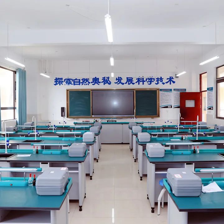 启外让世界与我们共同成长_启外成长教育_启东外教一对一老师
