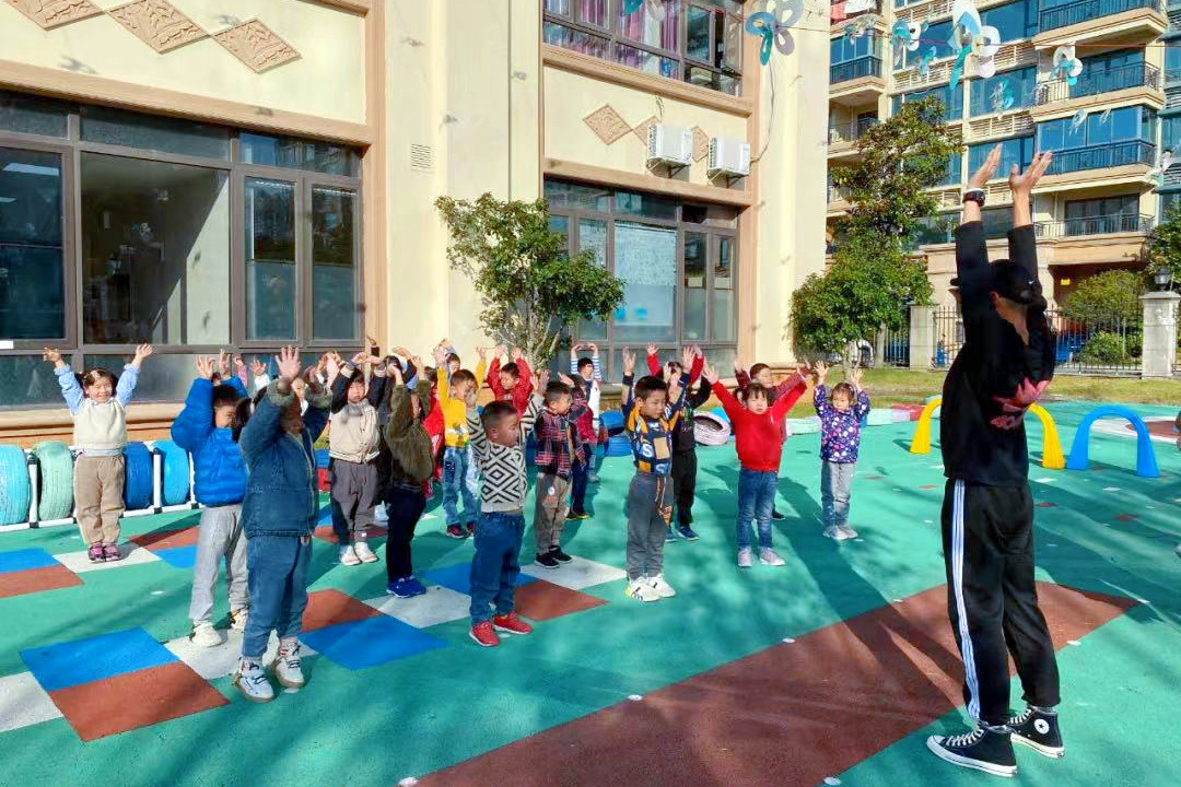 启外让世界与我们共同成长_启外成长教育_启东外教一对一老师