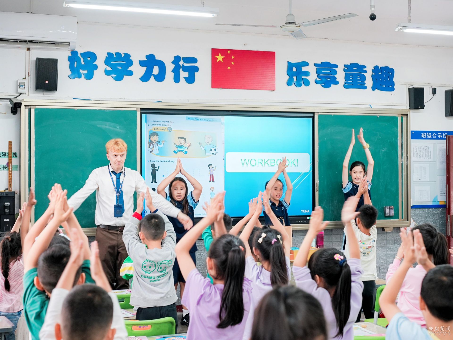 武汉军山小学英语启蒙课_爱莎国际学校外教互动教学_武汉成人线下外教一对一