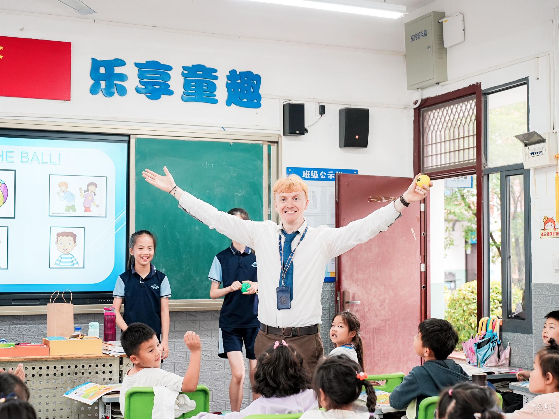武汉军山小学英语启蒙课_爱莎国际学校外教互动教学_武汉成人线下外教一对一