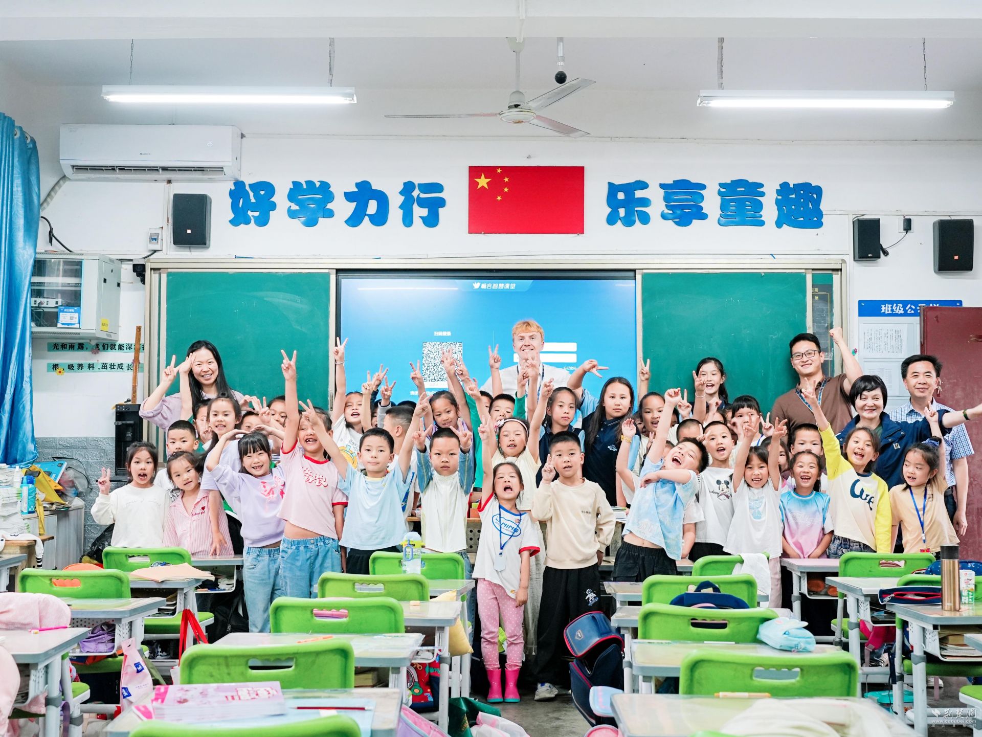 武汉军山小学英语启蒙课_武汉成人线下外教一对一_爱莎国际学校外教互动教学
